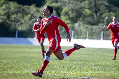 Inter / Divulgação Allex, jovem meio-campista do Inter. Atleta foi relacionado pela primeira vez pelo elenco profissional para o jogo contra o Cruzeiro pelo Brasileirão.<!-- NICAID(16107933) -->