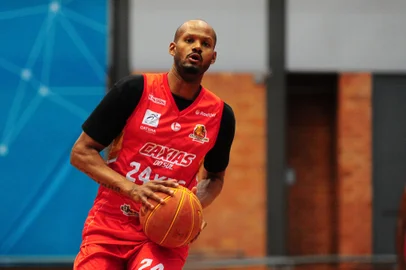 CAXIAS DO SUL, RS, BRASIL, 12/10/2022. Treino do Caxias do Sul Basquete no ginásio do Sesi. O time se prepara para a temporada 2022/2023 do NBB. Na foto, ala/pivô Diego Conceição. (Porthus Junior/Agência RBS)<!-- NICAID(15237377) -->