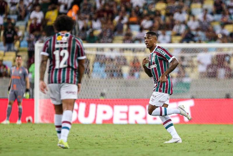 Douglas Costa, futebol, Fluminense