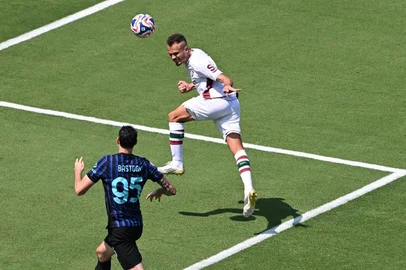 Fluminense's Brazilian defender #06 Rene heads the ball in front of Inter Milan's Italian defender #95 Alessandro Bastoni during the FIFA Club World Cup 2025 round of 16 football match between Italy's Inter Milan and Brazil's Fluminense at the Bank of America Stadium in Charlotte on June 30, 2025. (Photo by Federico PARRA / AFP)<!-- NICAID(16070563) -->
