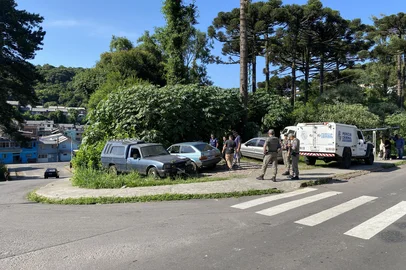 Homem é encontrado morto dentro de carro no bairro Reolon, em Caxias<!-- NICAID(15632744) -->