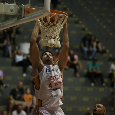 CAXIAS DO SUL, RS, BRASIL, 21/09/2023. Campeonato Sul-Brasileiro de Basquete - Caxias e Londrina. (Neimar De Cesero/Agência RBS)<!-- NICAID(15547981) -->