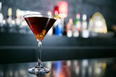 PORTO ALEGRE, RS, BRASIL, 19-02-2016. Negroni. Cocktail Company. Pedro Mendes e Geraldo Figueras lançam coquetéis engarrafados.  (FOTO ANDRÉA GRAIZ/AGÊNCIA RBS, REDE SOCIAL).<!-- NICAID(12026347) -->