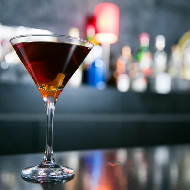 PORTO ALEGRE, RS, BRASIL, 19-02-2016. Negroni. Cocktail Company. Pedro Mendes e Geraldo Figueras lançam coquetéis engarrafados.  (FOTO ANDRÉA GRAIZ/AGÊNCIA RBS, REDE SOCIAL).<!-- NICAID(12026347) -->