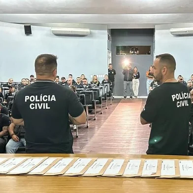 A Polícia Civil realizou, nesta quarta-feira (02.04.2025), a Operação Queda Livre contra suspeitos de torturar e matar um jovem de 21 anos em Porto Alegre.<!-- NICAID(16008276) -->