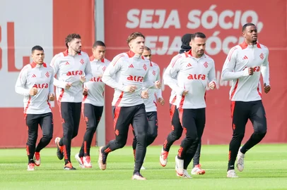 Grupo do Inter em treino <!-- NICAID(16057003) -->