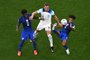 USA's midfielder #06 Yunus Musah (L) and USA's midfielder #04 Tyler Adams (R) fight for the ball with England's forward #09 Harry Kane (C) during the Qatar 2022 World Cup Group B football match between England and USA at the Al-Bayt Stadium in Al Khor, north of Doha on November 25, 2022. (Photo by MANAN VATSYAYANA / AFP)<!-- NICAID(15277023) -->