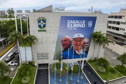 Fachada da CBF homenageia Zagallo<!-- NICAID(15643566) -->