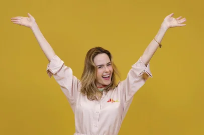 Mineira de Belo Horizonte, Ana Paula Renault tem 44 anos. A jornalista participou da 16ª edição do ‘Big Brother Brasil’ e ficou conhecida pelo bordão “Olha ela!” ao voltar imune de um paredão falso<!-- NICAID(16203017) -->