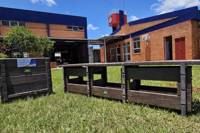 Bancos e floreiras sustentáveis estão sendo espalhados pelo Estado<!-- NICAID(15939869) -->