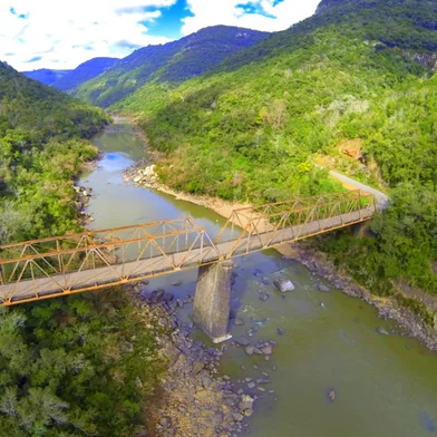 Ponte de ferro entre Nova Roma do Sul e Farroupilha<!-- NICAID(15531943) -->