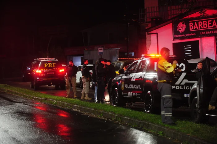 Brigada Militar, Polícia Civil e Polícia Rodoviária Federal atuam no caso.