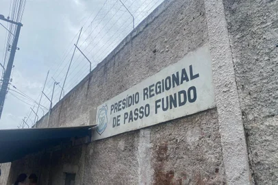 Briga generalizada no presídio deixa feridos em Passo Fundo<!-- NICAID(15617791) -->