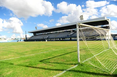 VACARIA, RS, BRASIL, 09/04/2024. Estádio Altos da Glória, casa do Glória, de Vacaria. O time está se preparando para a Divisão de Acesso do Campeonato Gaúcho 2024. (Porthus Junior/Agência RBS)<!-- NICAID(15730199) -->