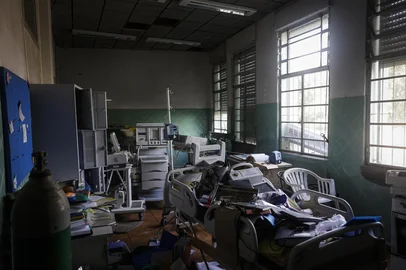 Porto Alegre, RS, Brasil, 24-03-2025: Situação do antigo Hospital Parque Belém, no bairro Belém Velho, na zona sul, fechado desde 2017. Estrutura foi adquirida em leilão pela Associação Hospitalar Vila Nova, que prometeu reformas para a reabrir a instituição de saúde, que se chamaria Sinos de Belém. Foto: Mateus Bruxel / Agência RBSIndexador: MATEUS BRUXEL<!-- NICAID(16002005) -->