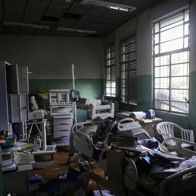 Porto Alegre, RS, Brasil, 24-03-2025: Situação do antigo Hospital Parque Belém, no bairro Belém Velho, na zona sul, fechado desde 2017. Estrutura foi adquirida em leilão pela Associação Hospitalar Vila Nova, que prometeu reformas para a reabrir a instituição de saúde, que se chamaria Sinos de Belém. Foto: Mateus Bruxel / Agência RBSIndexador: MATEUS BRUXEL<!-- NICAID(16002005) -->