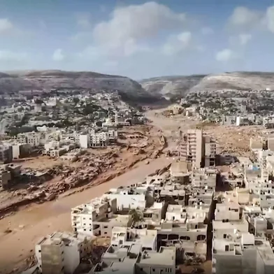 This image grab from footage published on social networks by Libyan al-Masar television channel on September 13 shows an aerial view of a extensive damage in the wake of floods after the Mediterranean storm "Daniel" hit Libya's eastern city of Derna. Libya on September 13 was counting its dead with 2,300 people confirmed killed when enormous flash floods unleashed by the storm hit Derna, where the Red Cross warned that 10,000 are missing. Disaster relief missions gathered pace with Turkey, Egypt and the UAE among the first countries to send aid, as the UN announced $10 million in support for survivors, including 30,000 people left homeless. (Photo by Al-Masar TV / AFP) / === RESTRICTED TO EDITORIAL USE - MANDATORY CREDIT "AFP PHOTO / HO / AL-MASAR TV" - NO MARKETING NO ADVERTISING CAMPAIGNS - DISTRIBUTED AS A SERVICE TO CLIENTS ===Editoria: DISLocal: DarnahIndexador: -Secao: warningFonte: Al-Masar TVFotógrafo: Handout<!-- NICAID(15539036) -->