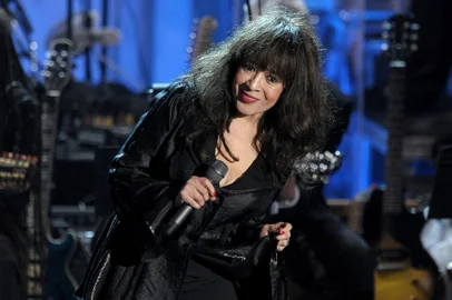 (FILES) In this file photo taken on March 15, 2010 musician Ronnie Spector onstage at the 25th Annual Rock And Roll Hall of Fame Induction Ceremony at the Waldorf Astoria in New York City. - Ronnie Spector, the cat-eyed rock 'n' roll singer behind the 1960s group the Ronettes, whose era-defining hits included the classic "Be My Baby," died on January 12, 2022. She was 78 years old. (Photo by Michael Loccisano / GETTY IMAGES NORTH AMERICA / AFP)<!-- NICAID(14988751) -->