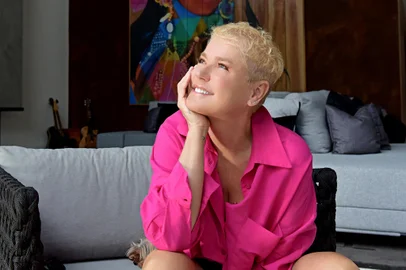 Xuxa celebra 60 anos de vida. Em entrevista à Revista Donna, ela revisita diferentes fases da vida, fala dos projetos atuais e, também, avalia o futuro descartando se aposentar<!-- NICAID(15362286) -->
