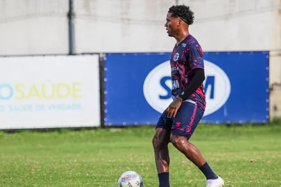 O Caxias treinou visando os próximos jogos do Gauchão. Na foto, o meia Pedro Cuiabá.<!-- NICAID(15965504) -->