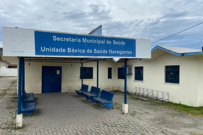 Ubs Naventes pelotas<!-- NICAID(16154011) -->