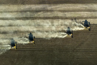 Muitos Capões, RS, Brasil - A soja e a Economia que ela movimenta. Colheita da soja na Fazenda Três Rios nos Campos de Cima da Serra.<!-- NICAID(15747585) -->