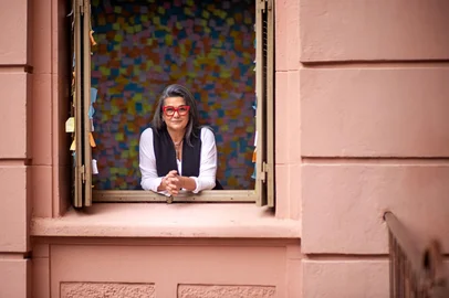 Escritora Chris Cidade Dias<!-- NICAID(16267205) -->