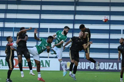 Lance de jogo do Gauchão 2026 entre Monsoon e Avenida, no dia 18/1/2026.