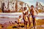 A família Tomazzoni em 1973, em Torres: o casal Neura e Irineo Tomazzoni com os filhos Juliano (dois anos), Denise (seis) e Ronaldo (quatro). Ao fundo, o Morro da Guarita. <!-- NICAID(15315875) -->