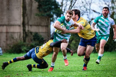 Farrapos sofre primeira derrota no Super 12, mas depende apenas de si para chegar à final. Equipe de Bento Gonçalves foi derrotada pela Poli-SP no Estádio da Montanha, e teve finalizada sua invencibilidade no campeonato<!-- NICAID(16119610) -->