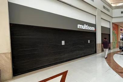 Fecha loja da Multisom no shopping Iguatemi<!-- NICAID(15380422) -->