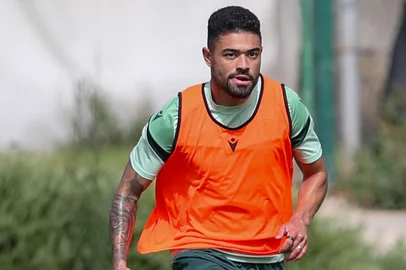Qatar SC / Divulgação bruno tabata durante treino do qatar sc <!-- NICAID(16365270) -->