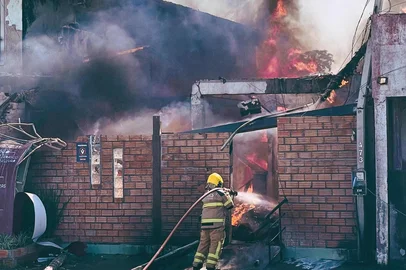 Quatro pessoas morrem após queda de avião em Capão da Canoa, nesta sexta-feira, 3 de março<!-- NICAID(16258607) -->