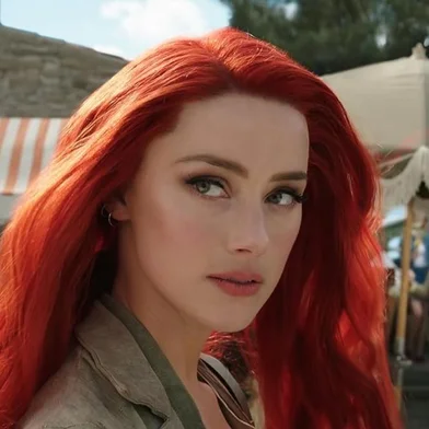 Amber Heard como Mera em Aquaman (2018), da DC. Elon Musk teria interferido para manter a atriz na franquia.<!-- NICAID(15566064) -->
