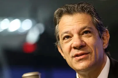 O governo brasileiro espera ser poupado do tarifaço prometido pelo presidente dos Estados Unidos (EUA), Donald Trump, que deve ser anunciado nesta quarta-feira (2). O ministro da Economia, Fernando Haddad, informou que causará estranheza caso o Brasil sofra com alguma retaliação comercial.<!-- NICAID(16007832) -->