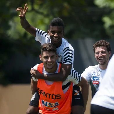 Treino Santos, com Yuri Alberto (de laranja), Rodrygo e o técnico Elano (ao fundo). Ivan Storti / Santos FCIndexador: Neto Tuareg<!-- NICAID(14921579) -->