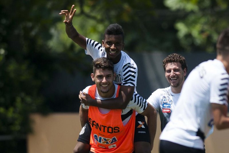Treino Santos, com Yuri Alberto (de laranja), Rodrygo e o técnico Elano (ao fundo). Ivan Storti / Santos FCIndexador: Neto Tuareg<!-- NICAID(14921579) -->