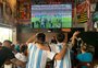 Com apoio de colorados e gremistas, argentinos vibram com tri no Gaúcha Sports Bar 