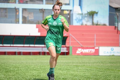 Gurias Jaconeras, time feminino do Juventude. Na foto, a meia Flavia Pissaia<!-- NICAID(15995810) -->