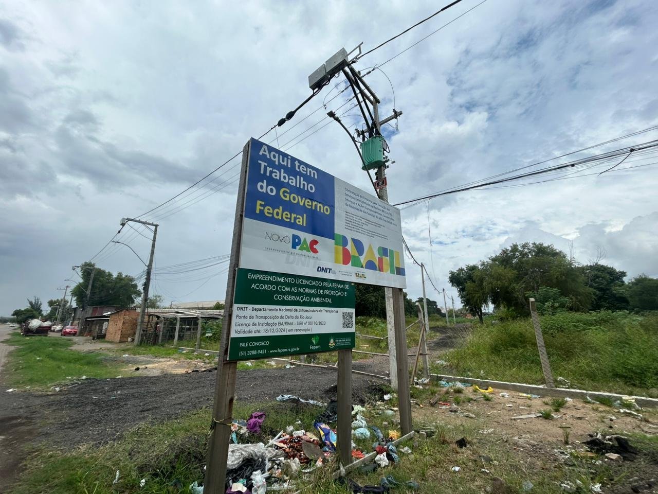 Com retomada das obras prevista para o segundo semestre, 115 fam&iacute;lias ainda vivem no entorno da nova ponte do Gua&iacute;ba