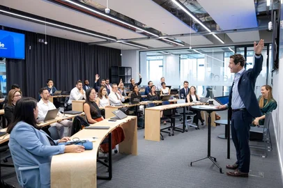 IE University. Criatividade, crítica e paciência: como a IA é usada em uma das principais universidades de negócios da Europa<!-- NICAID(16298236) -->