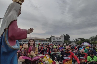 Pré-romaria dos Ciclistas de Caravaggio, em Farroupilha, em 2002<!-- NICAID(15096199) -->
