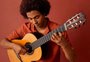 Conheça o violonista brasileiro que conquistou a liderança da Billboard