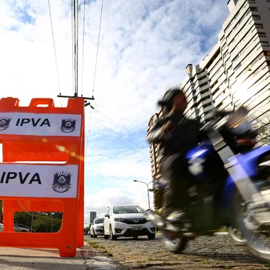 PORTO ALEGRE, RS, BRASIL, 23-05-2016:  Blitz do IPVA na Av. Borges de Medeiros, próximo ao viaduto da Av. José de Alencar (sentido Centro - Bairro).(CARLOS MACEDO/AGENCIA RBS)<!-- NICAID(12215285) -->