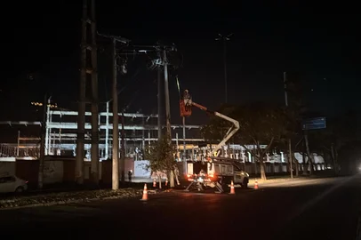 Explosões em subestação provocam falta de luz na zn de poa<!-- NICAID(15998448) -->