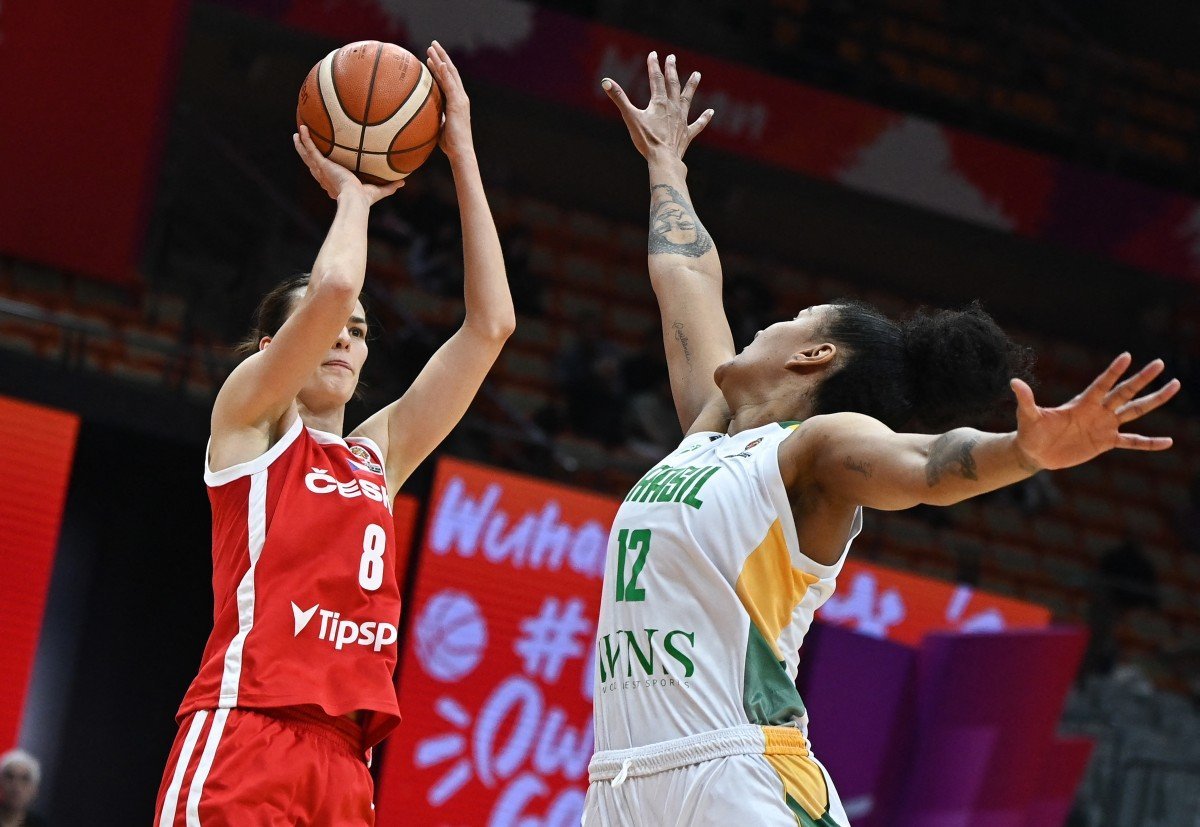 Brasil perde para a Rep&uacute;blica Tcheca e se complica no Pr&eacute;-Mundial de basquete feminino