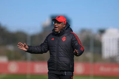 Roger Machado comanda treino do Inter em 1º de julho.<!-- NICAID(16075261) -->