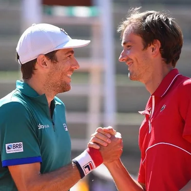 Marcelo Demoliner and Daniil Medvedev recovered from a set and a break down on Monday to upset sixth seeds Jamie Murray and Bruno Soares 3-6, 7-6(5), 10-4 at the Internazionali BNL d'Italia in Rome.<!-- NICAID(14779207) -->
