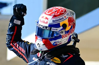 Red Bull Racing's Dutch driver Max Verstappen celebrates after winning the United States Formula One Grand Prix at the Circuit of the Americas in Austin, Texas, on October 19, 2025. (Photo by Jim WATSON / AFP)<!-- NICAID(16152201) -->