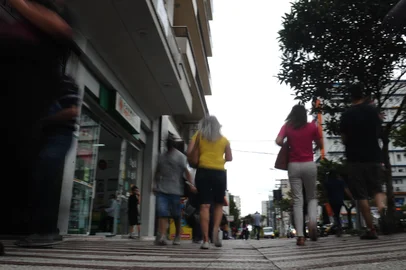 CAXIAS DO SUL, RS, BRASIL (15/12/2021)Fotos de pessoas na rua para pauta sobre o censo do IBGE. (Antonio Valiente/Agência RBS)<!-- NICAID(14968818) -->